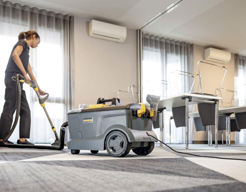 Puzzi 10 carpet/upholstery cleaner